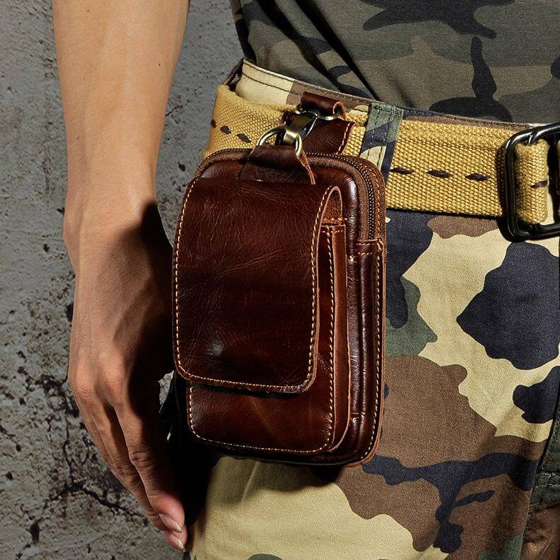 Chic vintage brown unisex waist pack. Stylish hands-free accessory for everyday use.