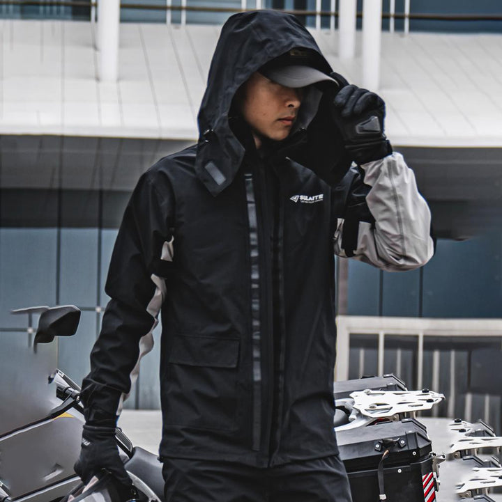 Essential men's lightweight waterproof rain suit, packable and durable for all outdoor pursuits.