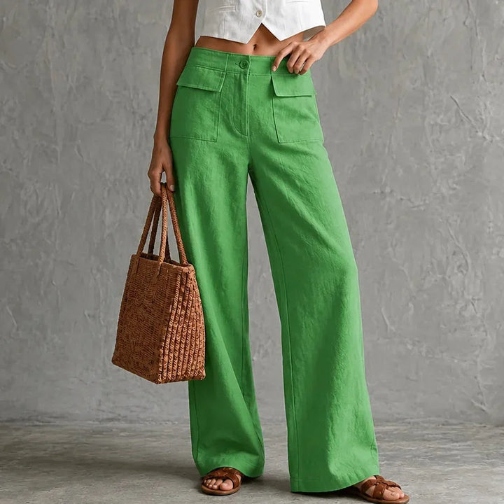 Elegant wide-leg women's pants with high waist and functional pockets, perfect for a flowing silhouette.