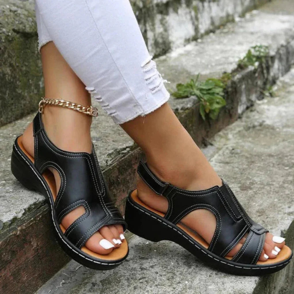 Casual women's walking sandals with excellent foot support & arch comfort. Perfect for everyday summer.