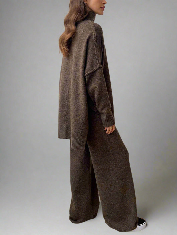 Comfortable and warm women's loungewear set in a soft beige knit