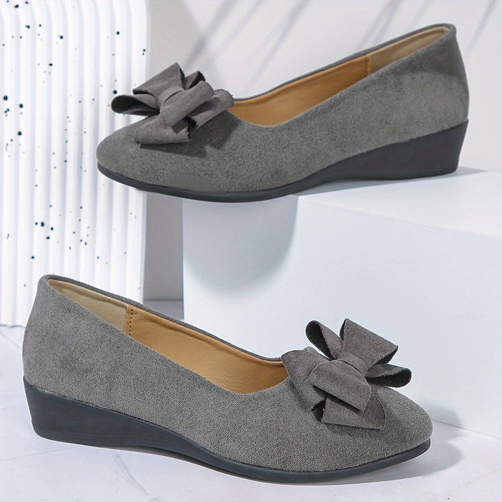 Comfortable women's ballet flats with wedge and bow for effortless elegant everyday style.