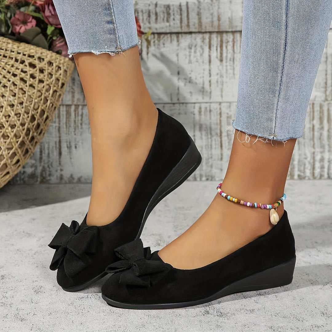 Comfortable women's classic wedge ballet flats with a stylish bow, ideal for everyday elegance.
