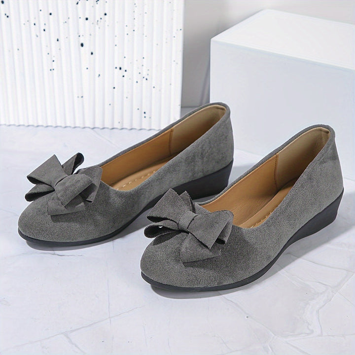 Women's comfortable everyday wedge ballet flats with bow, ideal for elegant casual shoes.