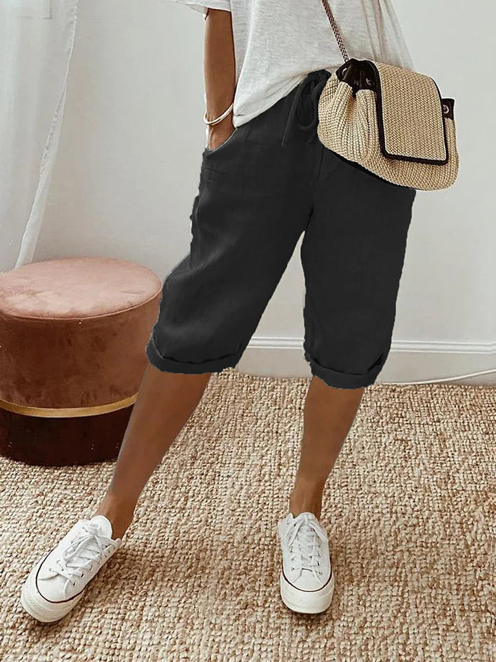Women's breathable knee-length capri pants in a relaxed fit for effortless comfort & summer casual wear.