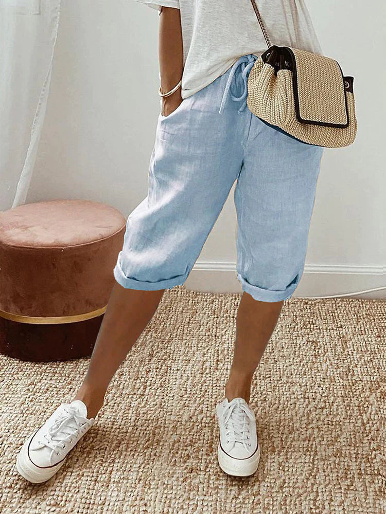 Lightweight, breathable women's knee-length pants in a relaxed fit, perfect for summer comfort & everyday wear.