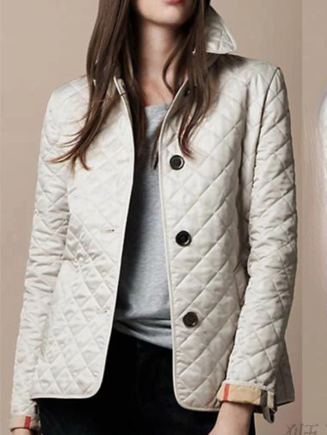 Stylish quilted jacket for women, ideal for creating a chic layered look in winter.