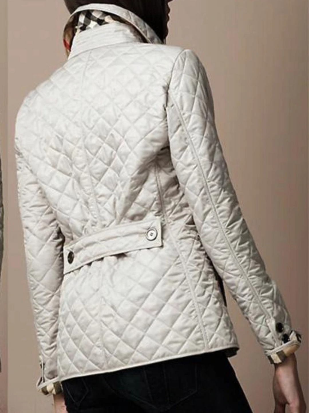 Lightweight women's quilted outerwear, a versatile piece for fashionable fall outfits.