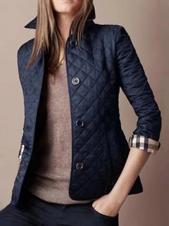 Essential quilted women's jacket, perfect for staying warm and stylish in winter weather.