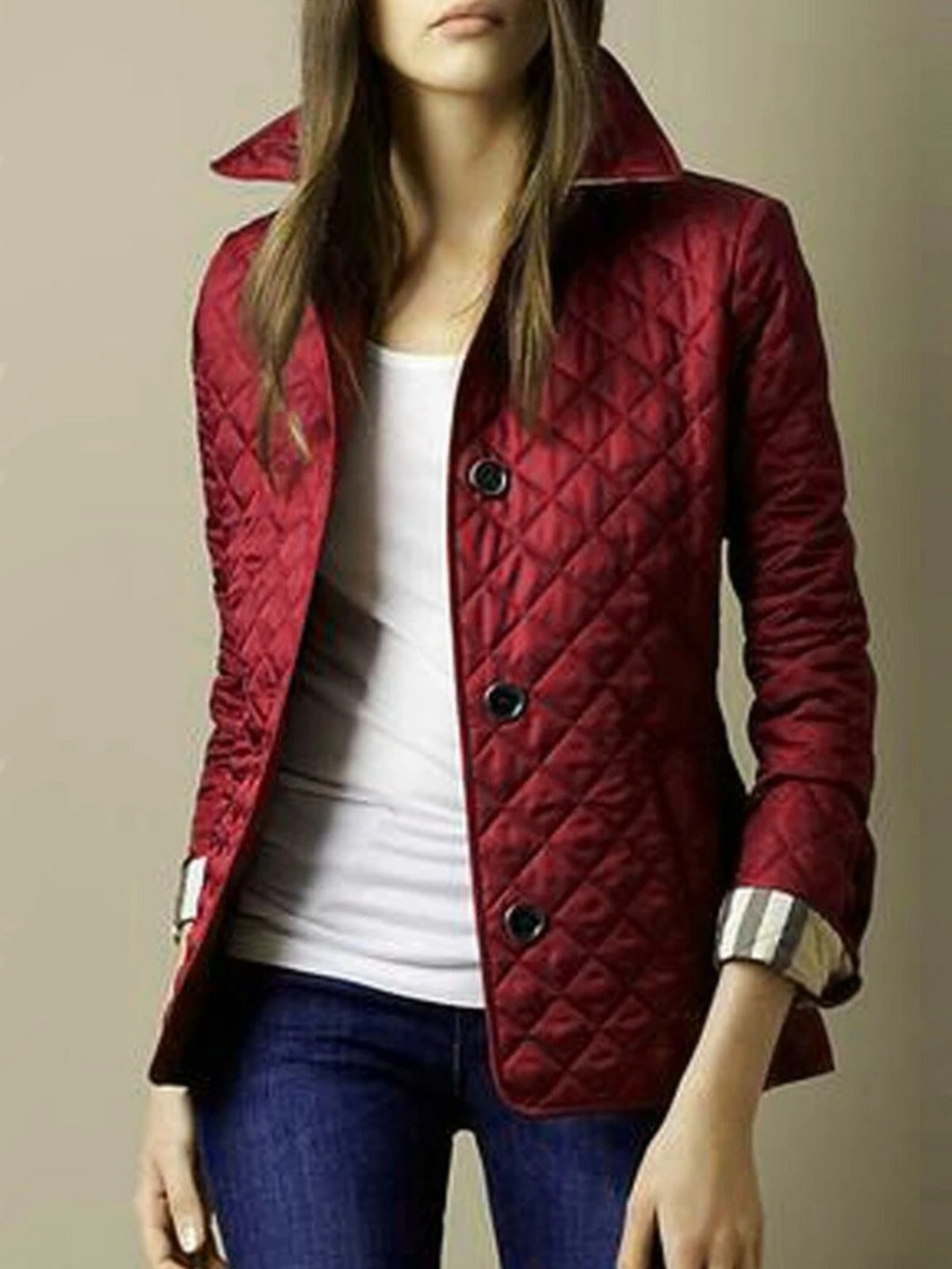 Durable women's quilted jacket, a must-have for casual wear and outdoor adventures.