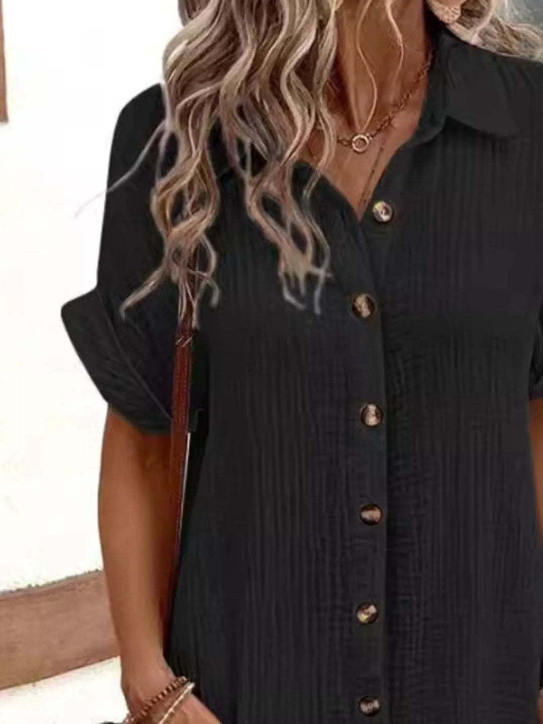 Versatile short dress with pockets, ideal for a relaxed summer outfit