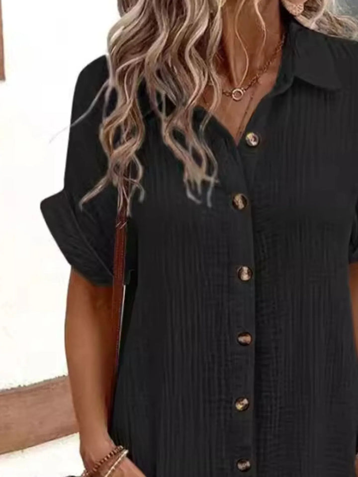 Versatile short dress with pockets, ideal for a relaxed summer outfit