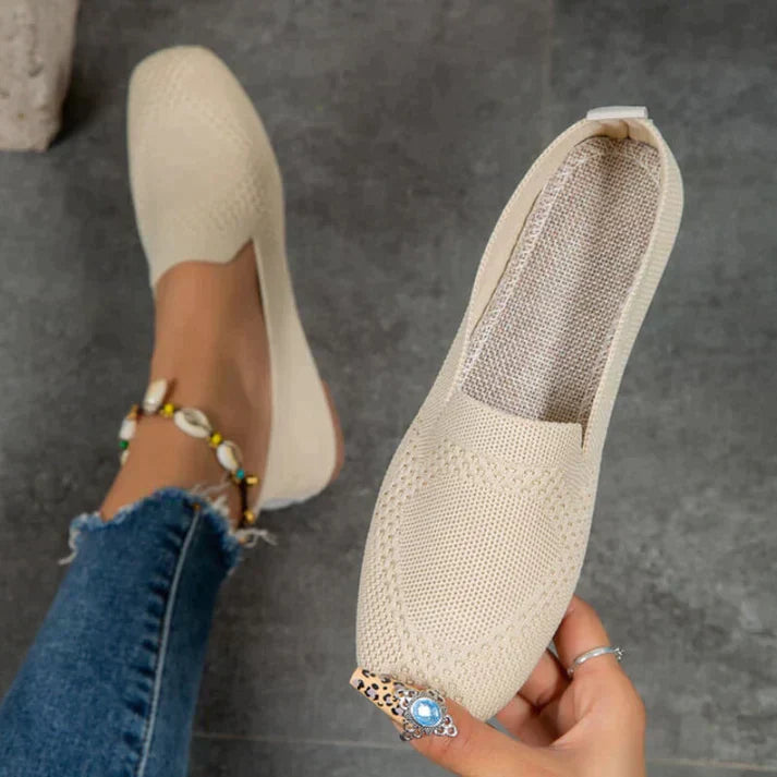 Women's casual slip-on loafer flats in classic black, perfect for everyday wear.