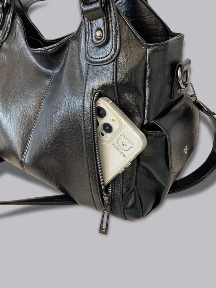 Elegant women's classic leather bag, a sophisticated choice for daily errands
