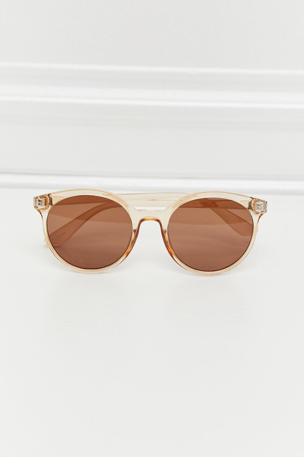Elegant women's round sunglasses, a must-have accessory