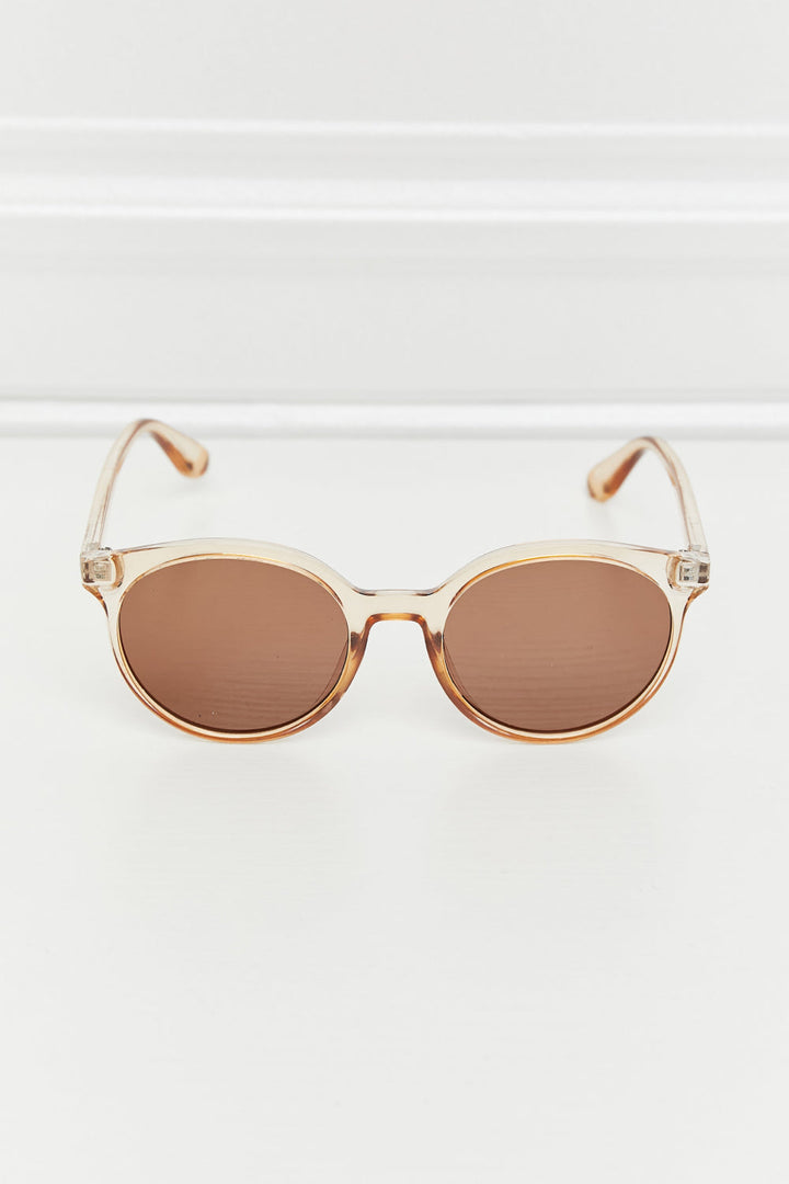 Durable and stylish round sunglasses for women's sun protection
