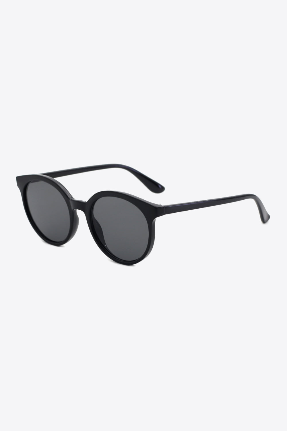 Women's UV protection sunglasses in a chic round design