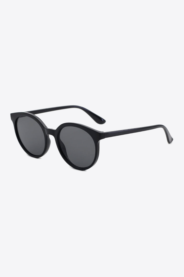 Women's UV protection sunglasses in a chic round design
