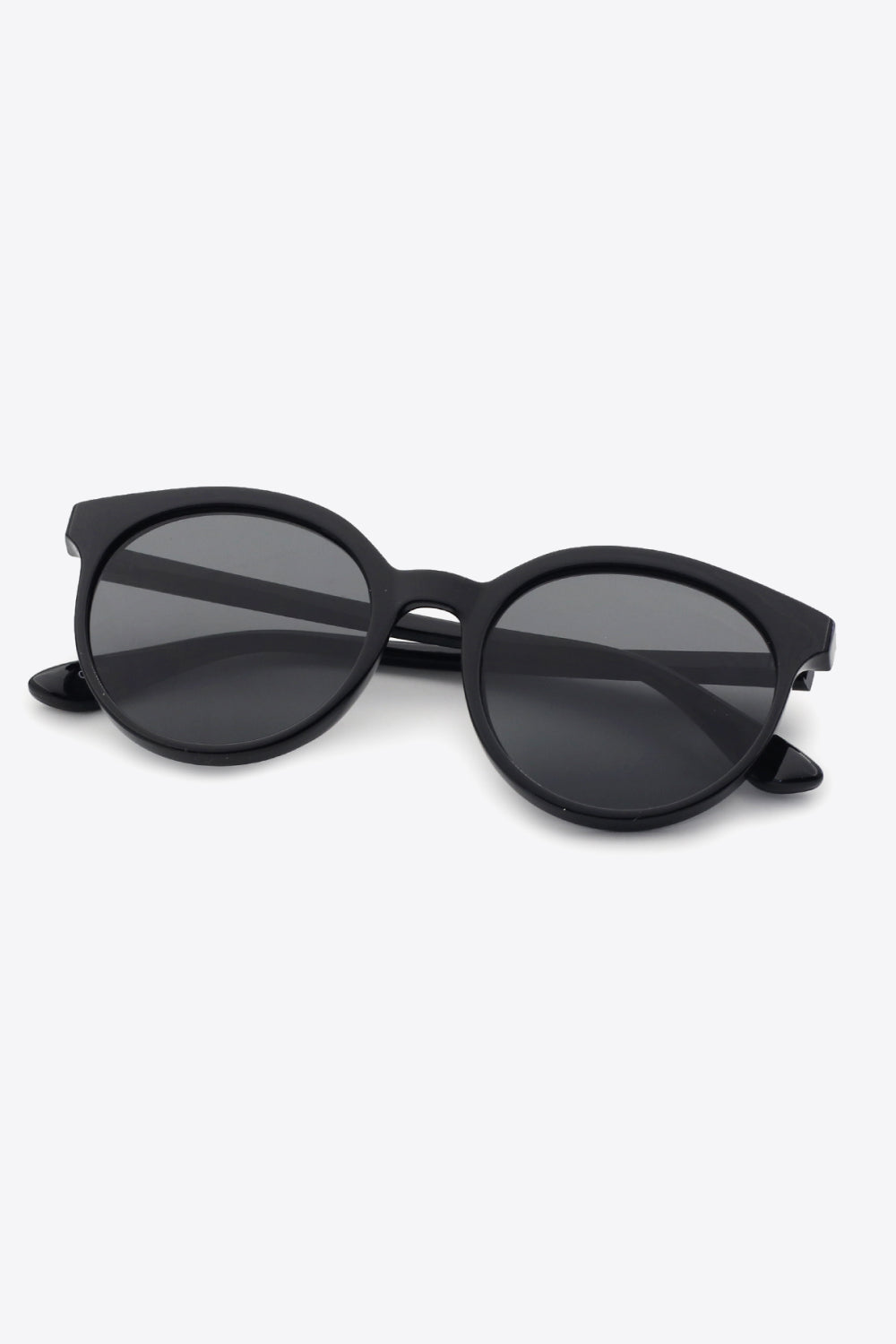 Fashion-forward round sunglasses for women, timeless appeal