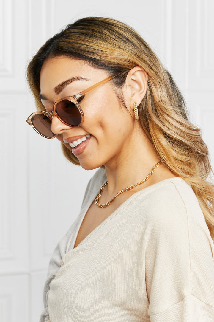 Fashionable round sunglasses, essential women's accessory