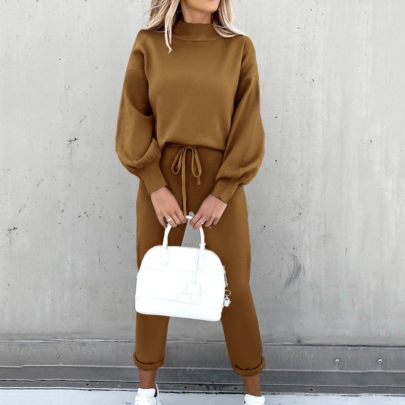 Fashionable women's two-piece loungewear with a cozy balloon sleeve top and breathable, comfortable pants.