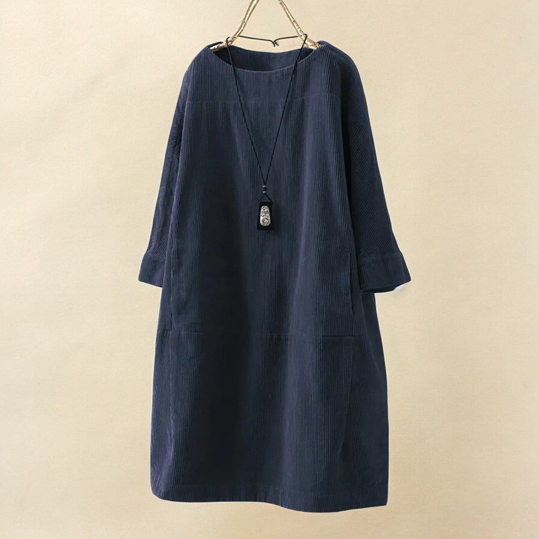 Flattering women's dress, ideal for a comfortable and confident fit.