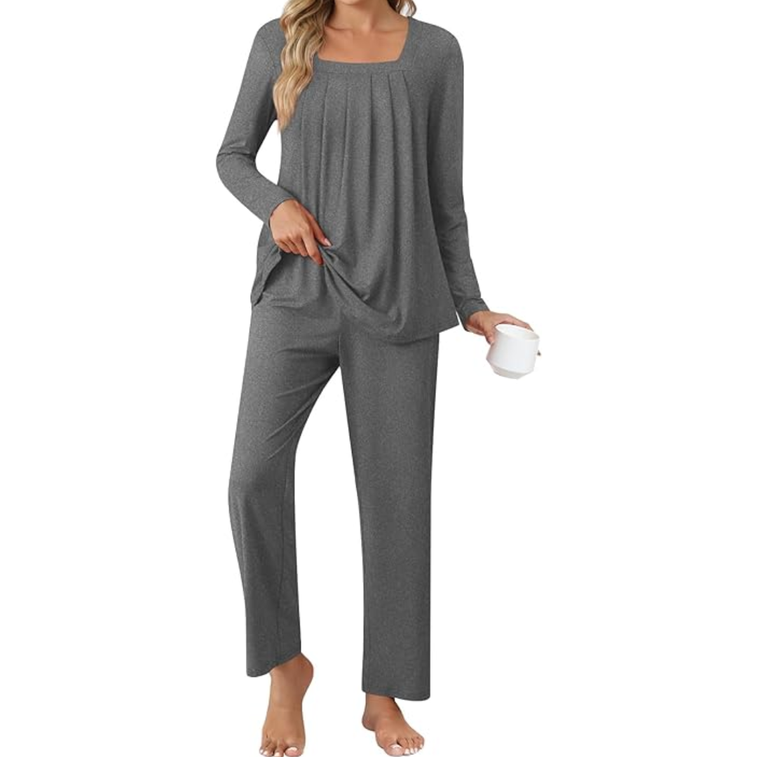 Women's comfy 2-piece lounge pajama set with pockets, perfect for relaxing at home.