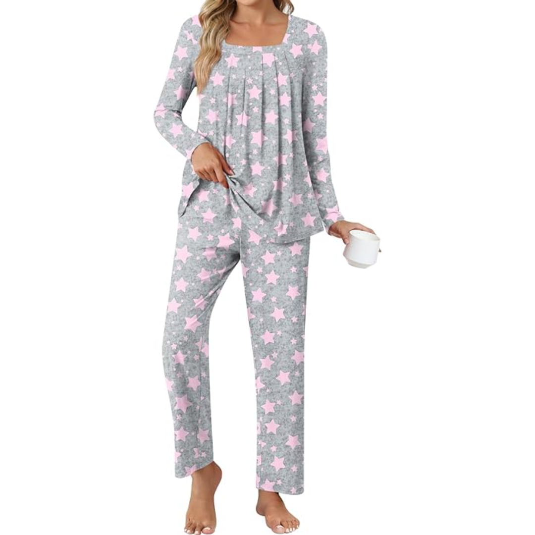 Womens fashion loungewear: a comfortable 2-piece set with long sleeves and pockets.