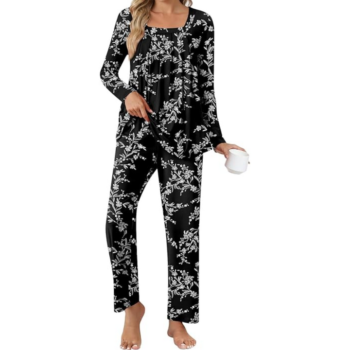Cozy women's two-piece pajama set Laetitia, designed for ultimate comfort with pockets.