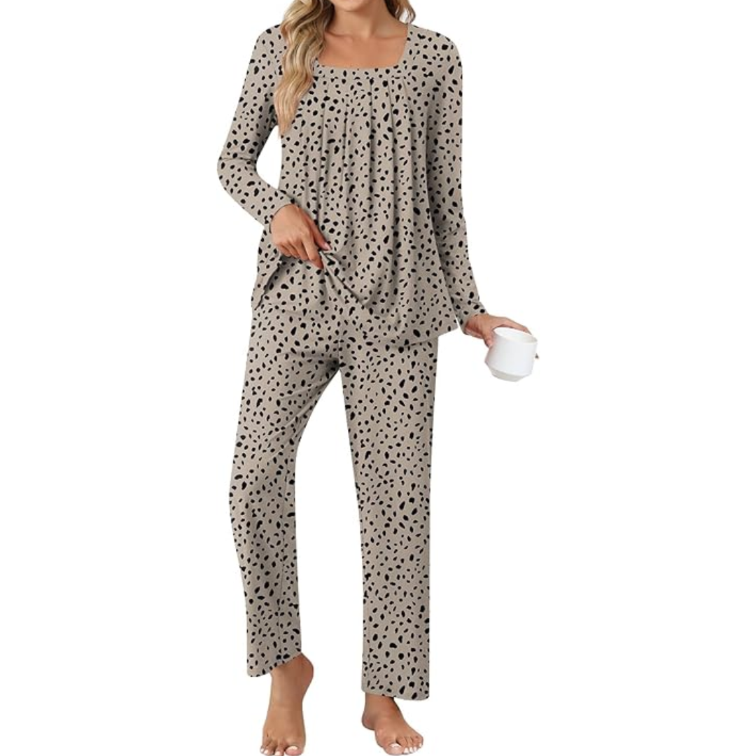 Elegant yet relaxed women's pajama set, 2-piece with pockets for essentials.