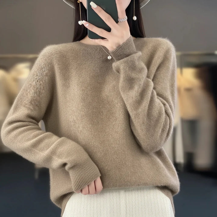 Women's pullover crewneck sweater, a soft & warm top for everyday style, fall/winter outfits.