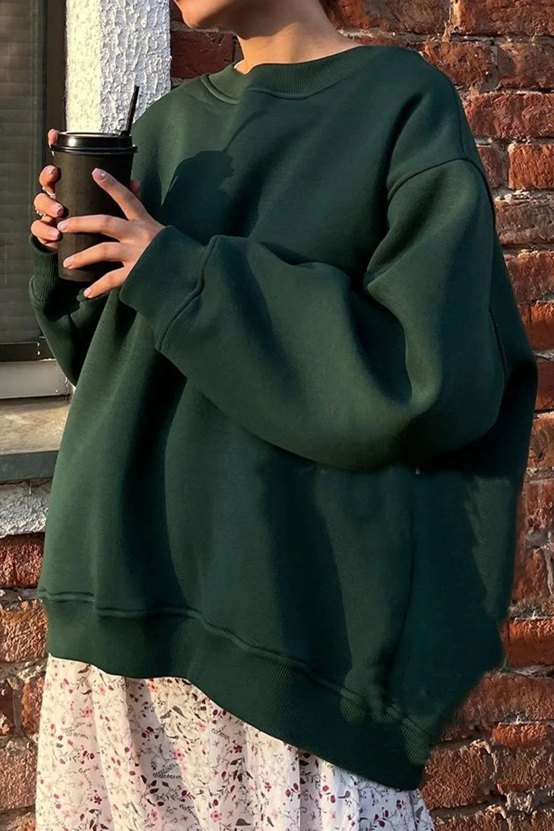 Comfortable women's oversized round neck sweatshirt, a cozy fashion choice for autumn outfits.