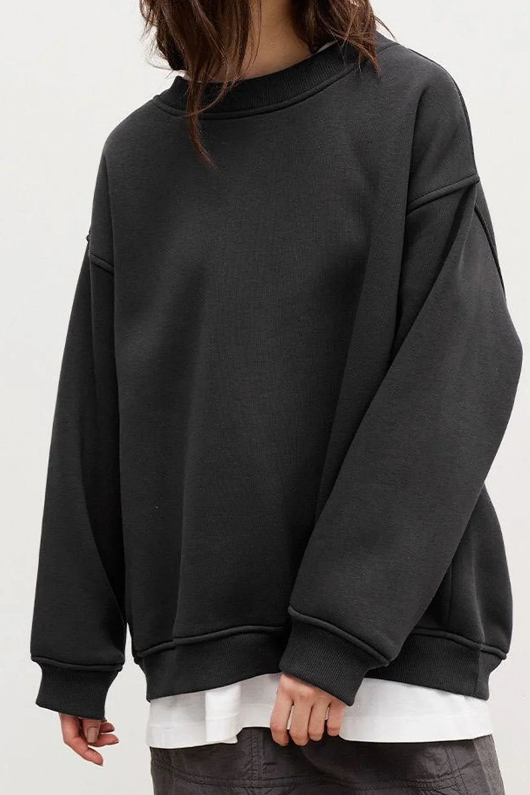 Soft women's oversized round neck sweatshirt, a cozy and comfortable loose-fit top for casual fashion.