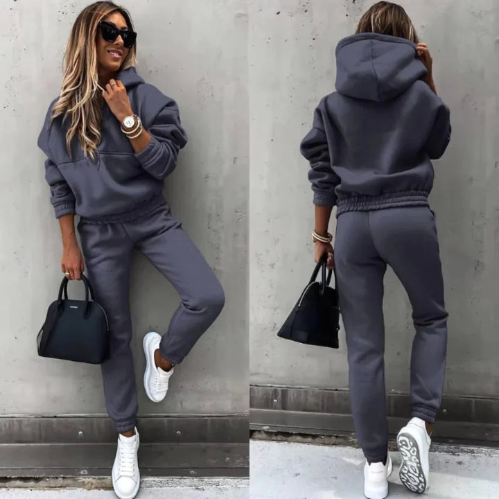 Dark gray women's sporty tracksuit, a comfortable full-zip activewear & loungewear set.