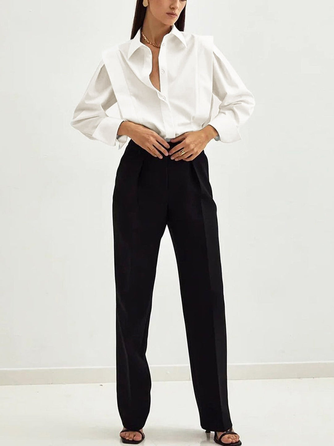 Classic women's crisp shirt, a must-have versatile button-down top.