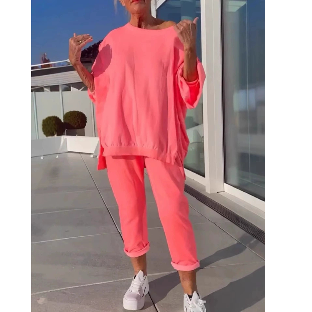 Women's effortless comfort loungewear set, relaxed fit, soft fabric, ideal for elegant home casual wear.