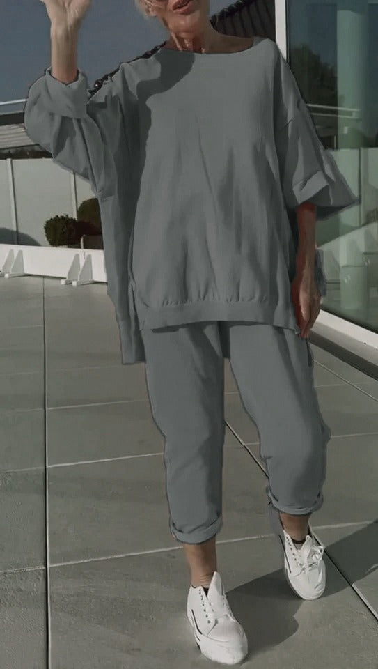 Elegant women's comfort set featuring soft fabric, relaxed fit, ideal for cozy leisurewear & home apparel.