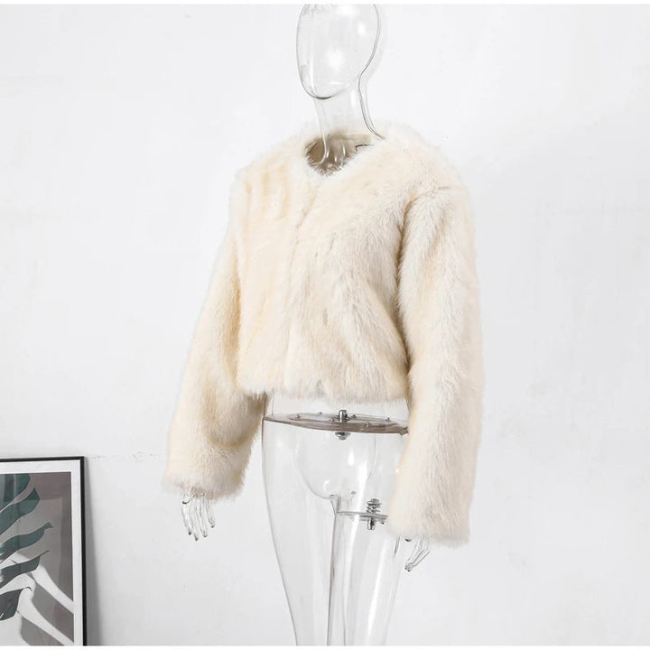 Stylish women's warm winter coat featuring soft faux fur, a must-have fashionable jacket.