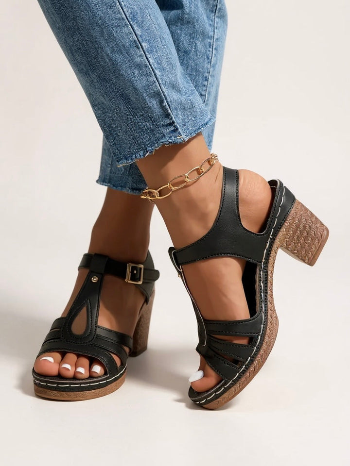 Comfortable and fashionable women's block heel sandals, perfect for everyday wear.
