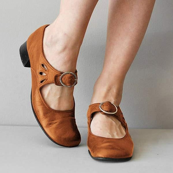 Versatile women's slip-on shoes with a comfortable low heel, ideal for both elegant office attire and casual outings.
