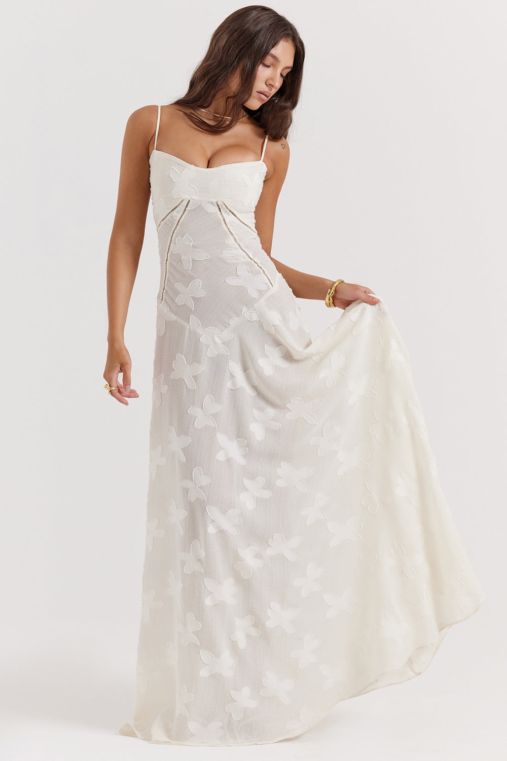 Stylish women's spaghetti strap maxi gown, a versatile slim-fit dress for summer parties or elegant evenings.