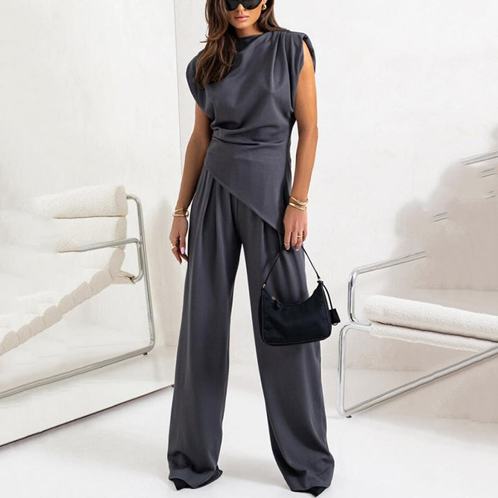 Effortless style embodied by this elegant women's two-piece set, suitable for any occasion and comfortable.