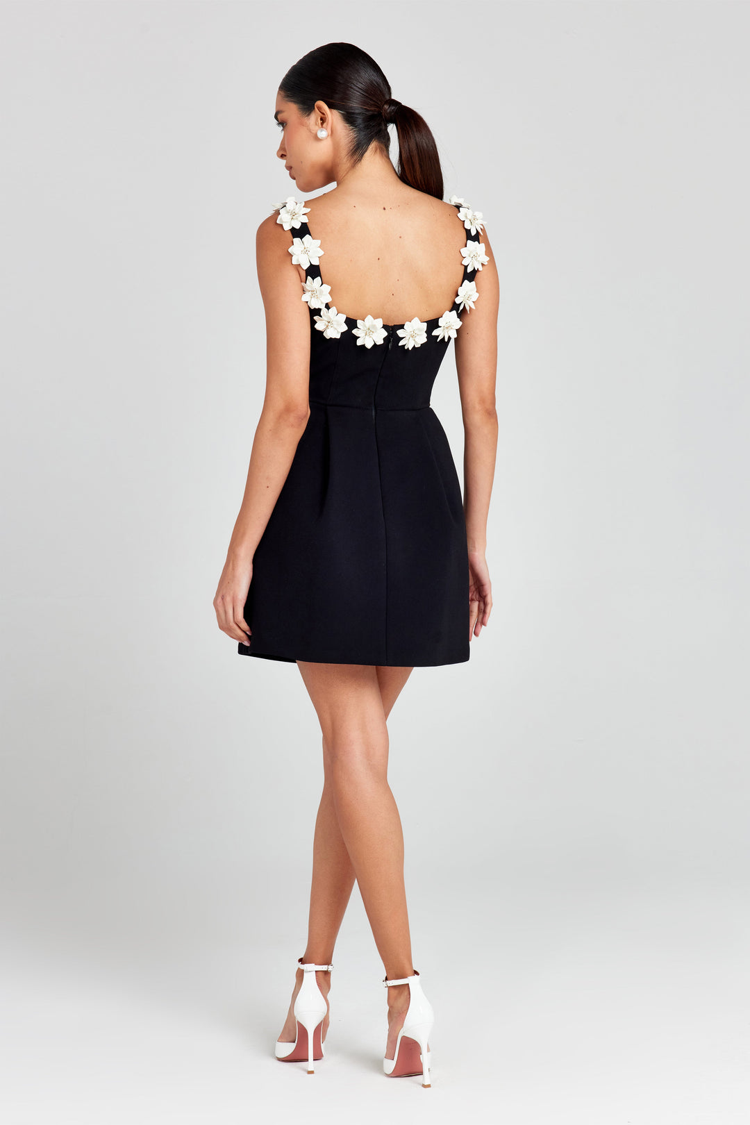 Stylish summer mini dress featuring delicate floral appliqué, a must-have.