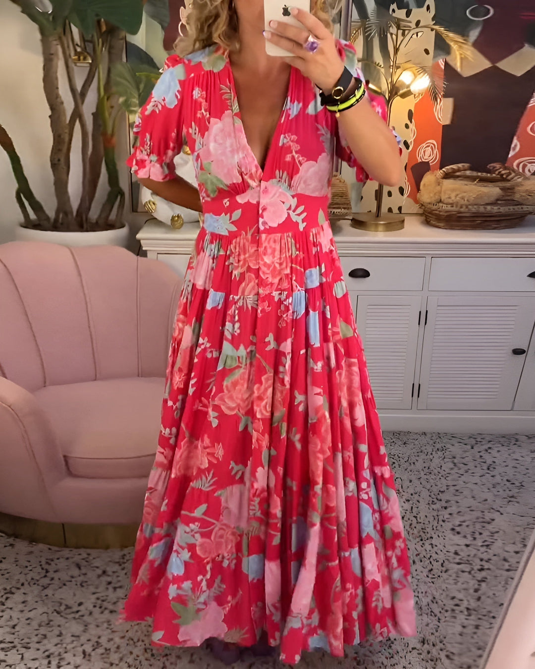 Chic women's floral print V-neck dress, featuring a comfortable midi length & functional pockets for easy style.