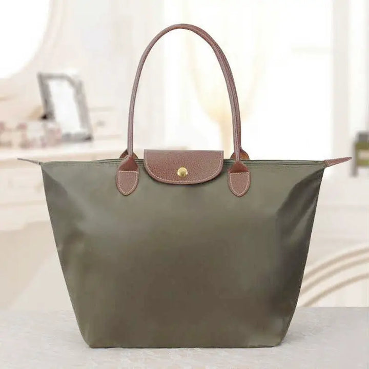 Chic women's versatile tote bag in a neutral color, ideal for everyday fashion.