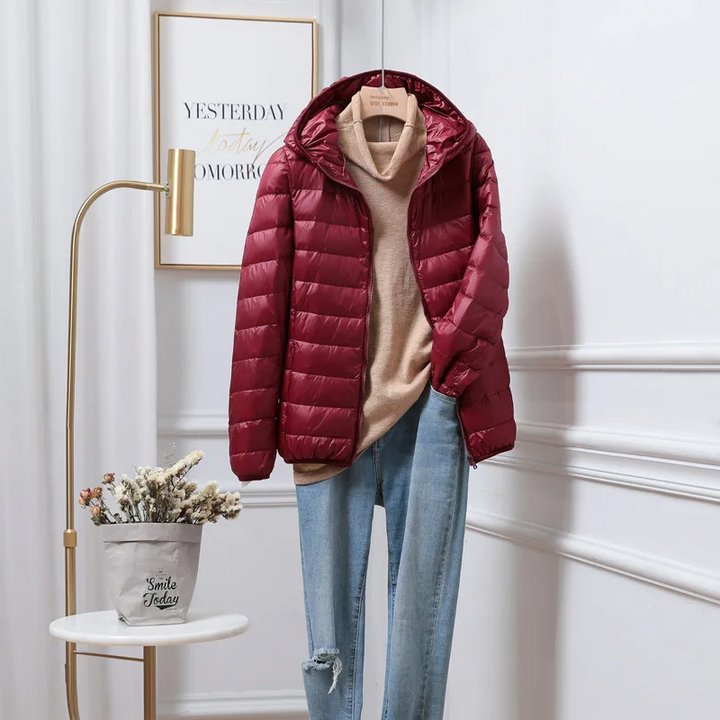 Lightweight yet warm zip-up puffer jacket for active women
