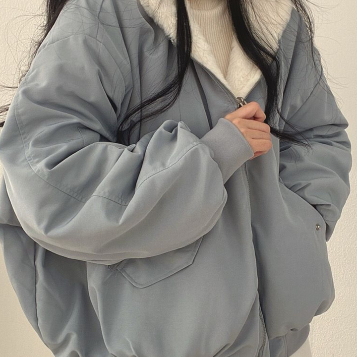 Versatile women's reversible jacket, Isla model, with a cozy hood for travel and daily comfort.