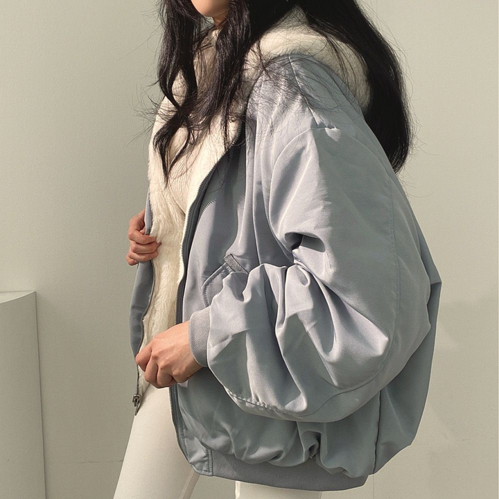 Trendy women's winter jacket, Isla reversible design, suitable for travel and cold climates.