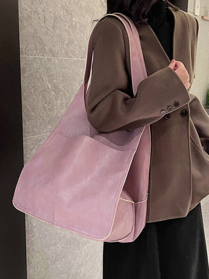 Practical women's travel tote. Large shoulder bag with ample space for essentials, a perfect everyday handbag.