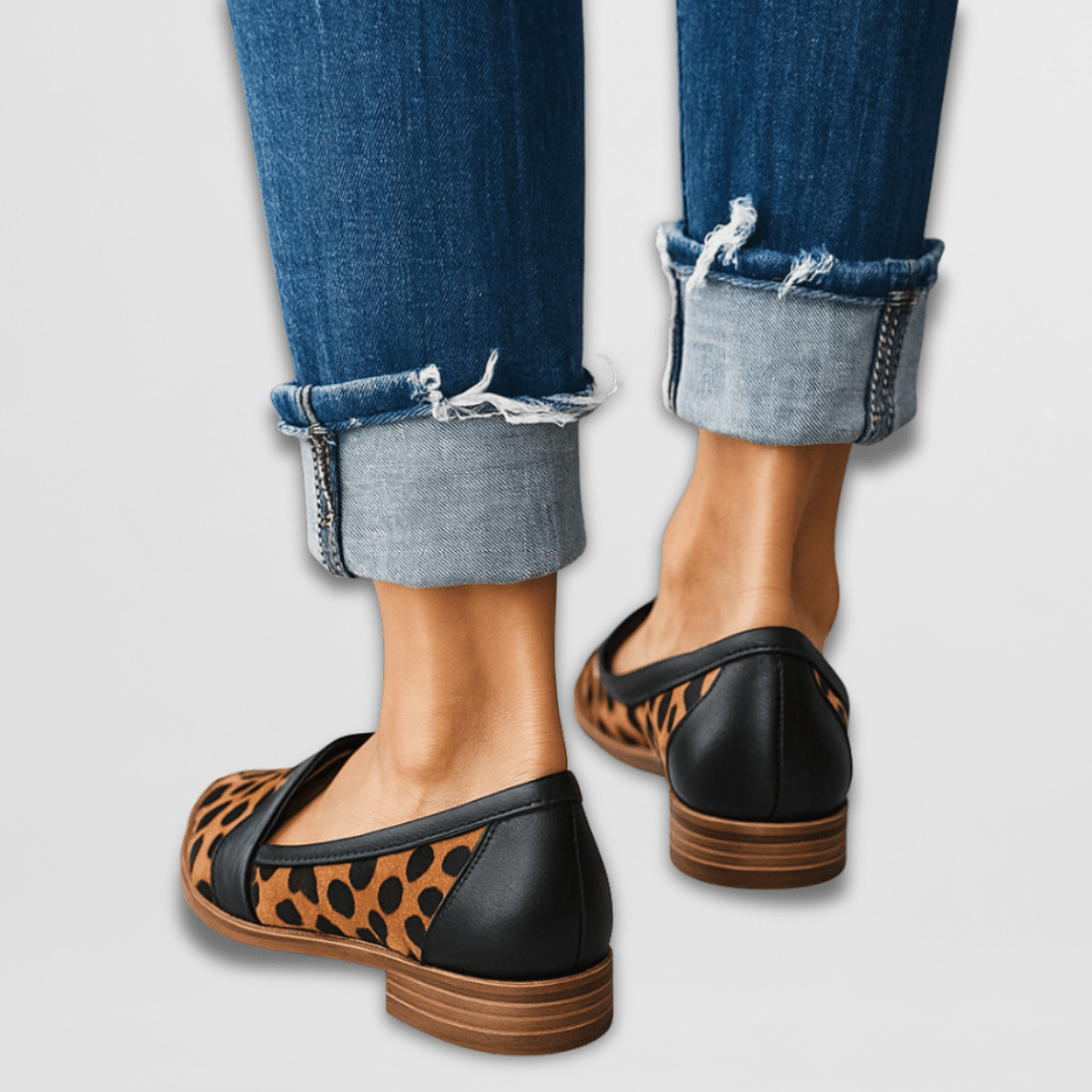 Leopard print loafers for women, a versatile flat shoe with a sharp pointed toe and penny strap